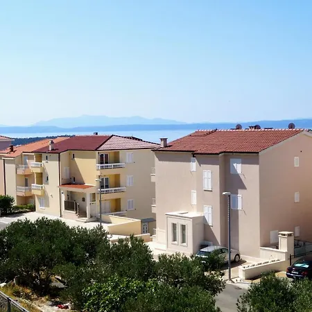 Ivona With Beautiful Seaview Apartman Makarska