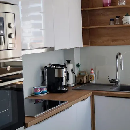 Ivona With Beautiful Seaview Apartment Makarska